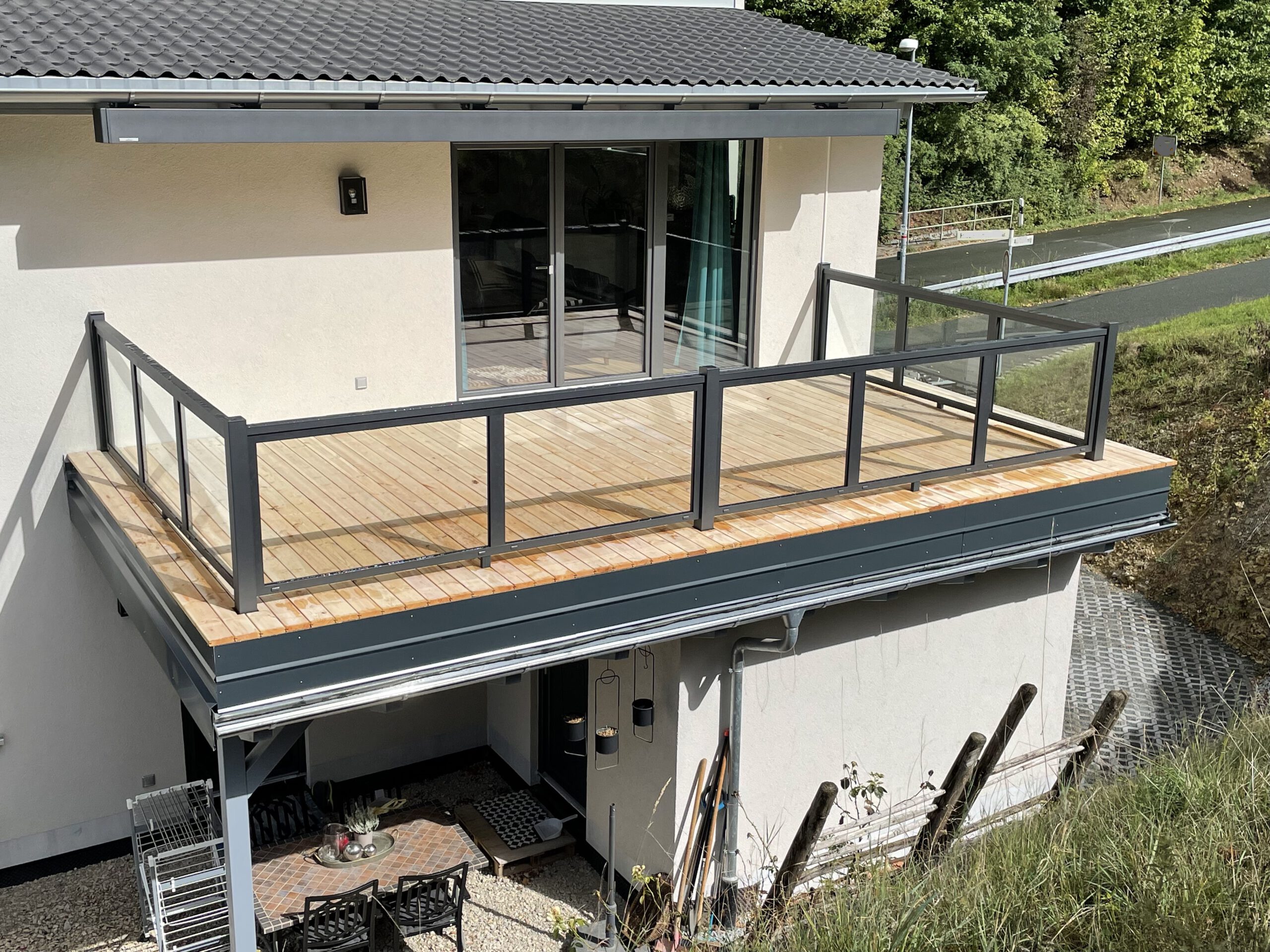 Aluminium Balkongeländer mit Glaselementen