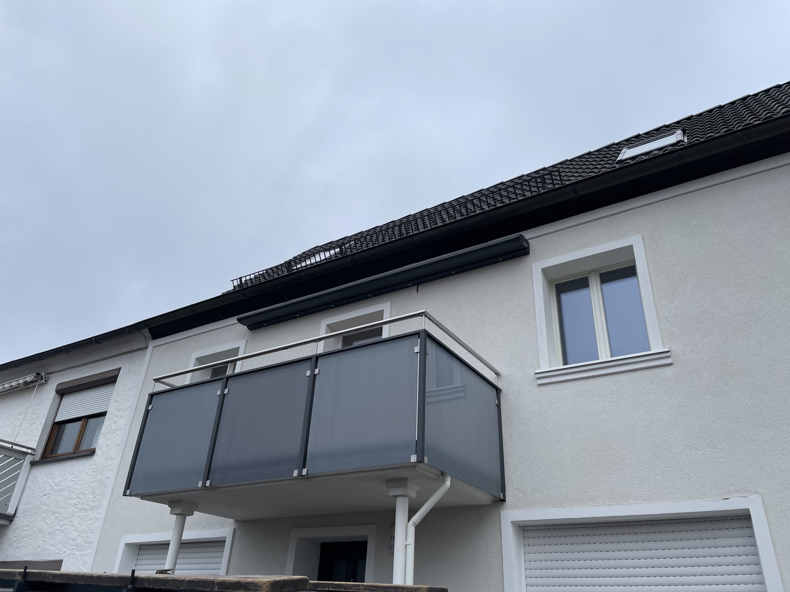 Balkon mit Aluminiumgeländer