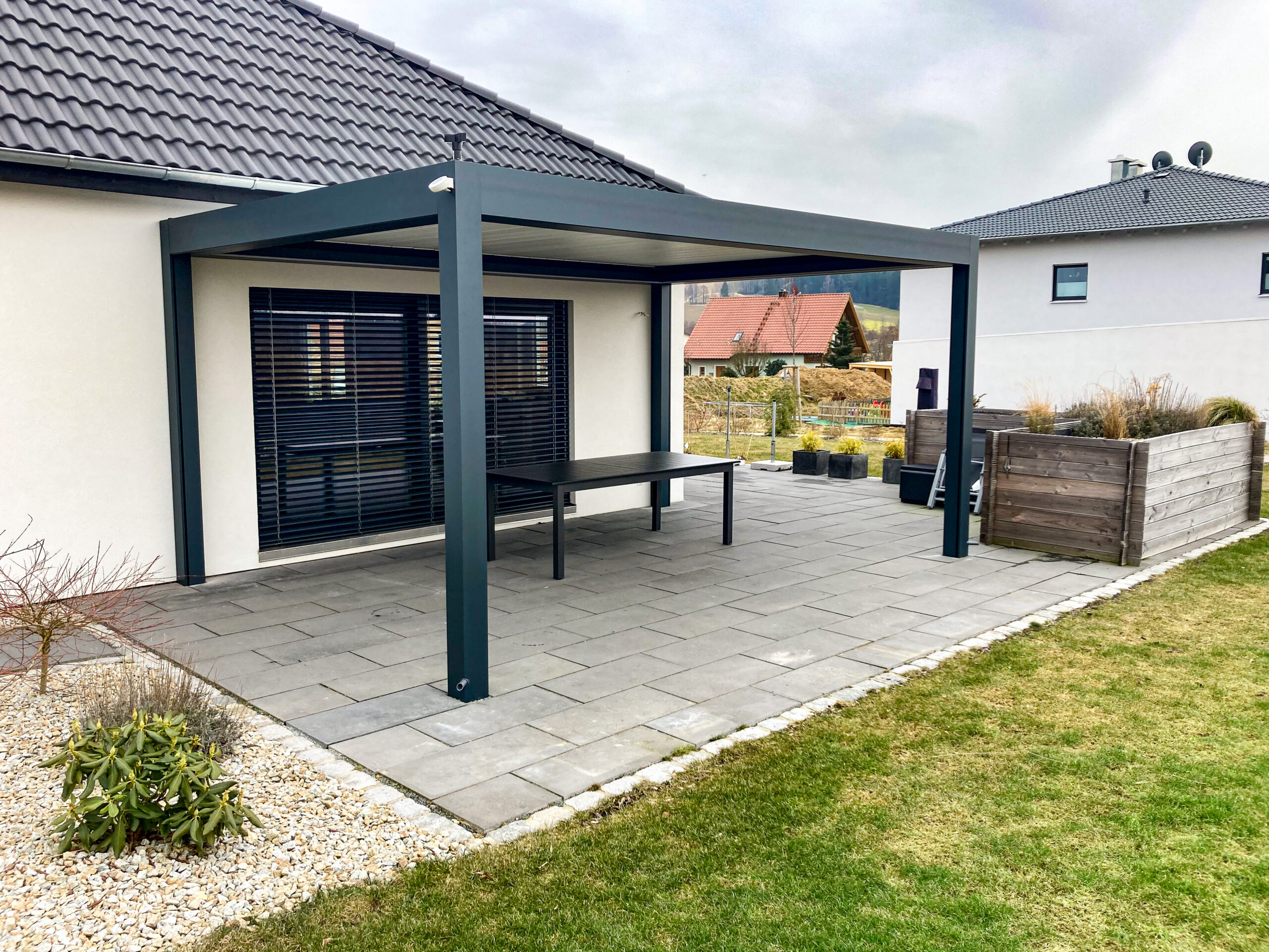 Lamellendach mit Beschattung