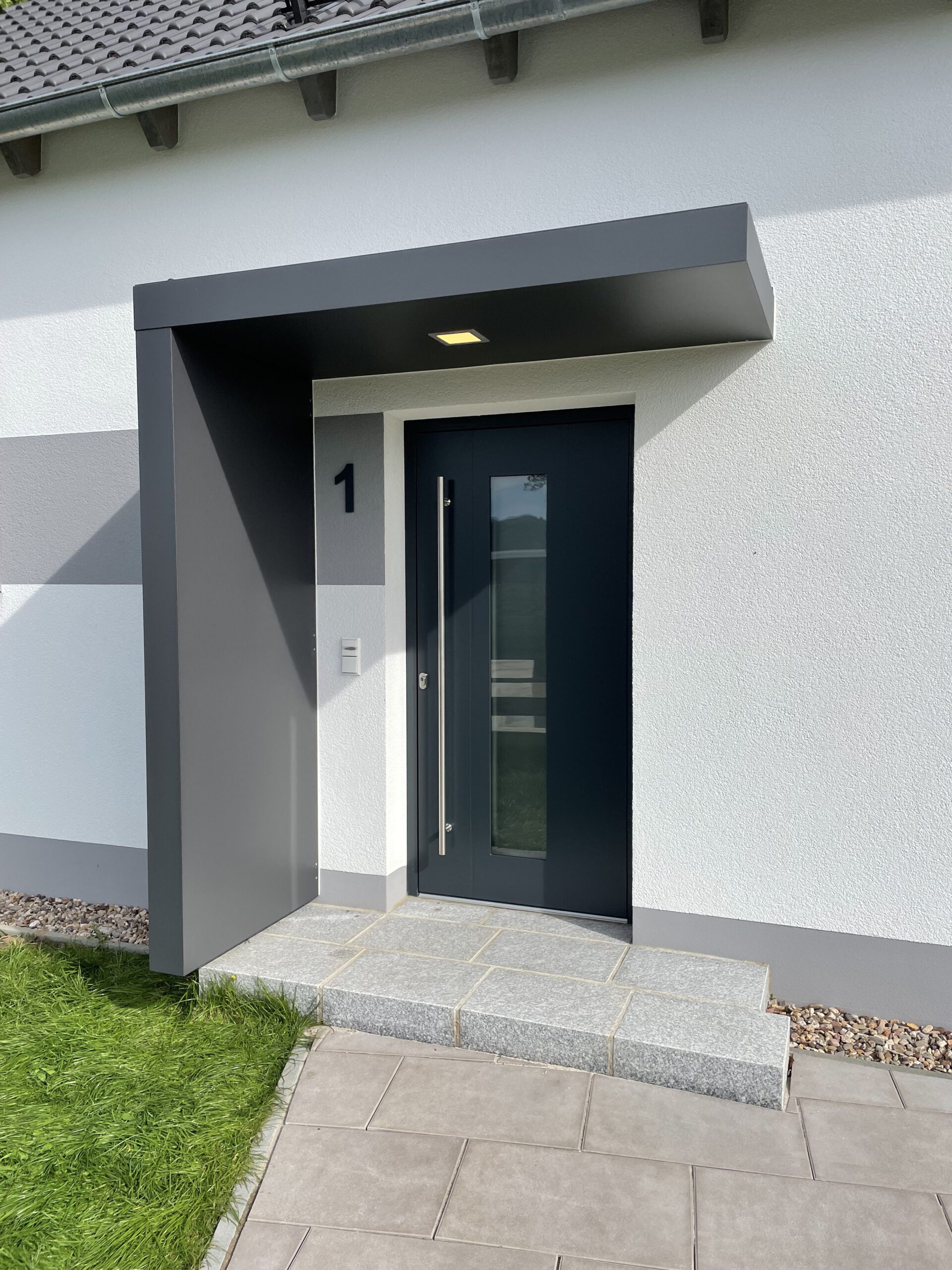 Überdachter Eingangsbereich